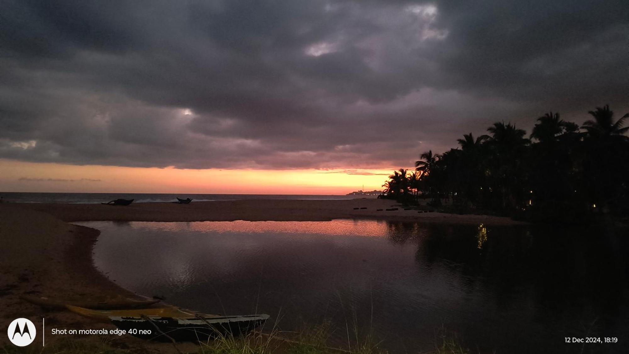 Lonely Beach Resort Тангалла Экстерьер фото