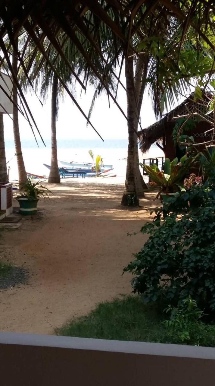 Lonely Beach Resort Тангалла Экстерьер фото